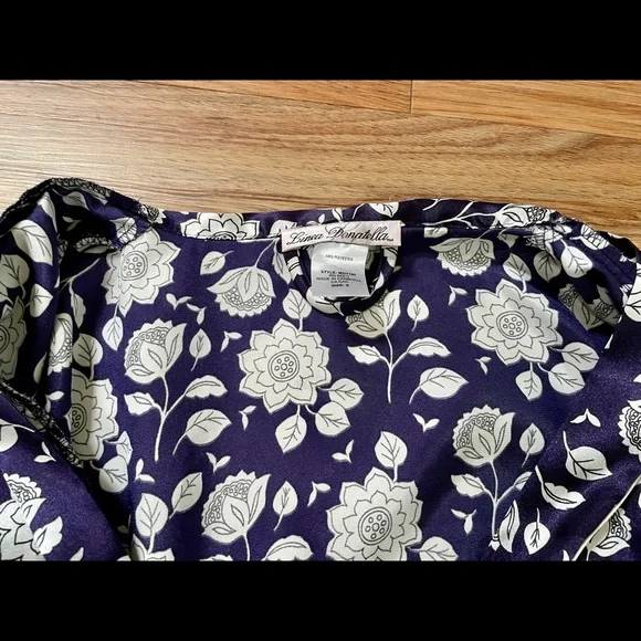 Linea Donatella Silky Soft Navy Blue Floral Robe - like new!!! 🌷 Size Small - Picture 2 of 6